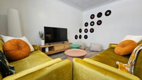 Retro Retreat - 3bdr, 1 bath, close to city center